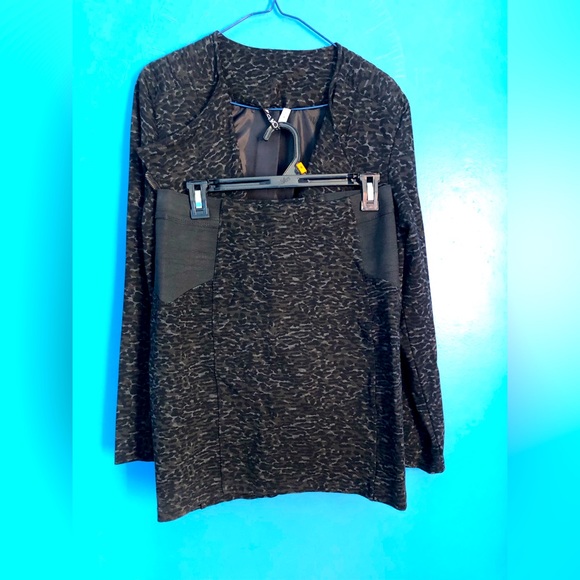 Sharp 2 piece skirt blazer set, looks - Picture 1 of 3